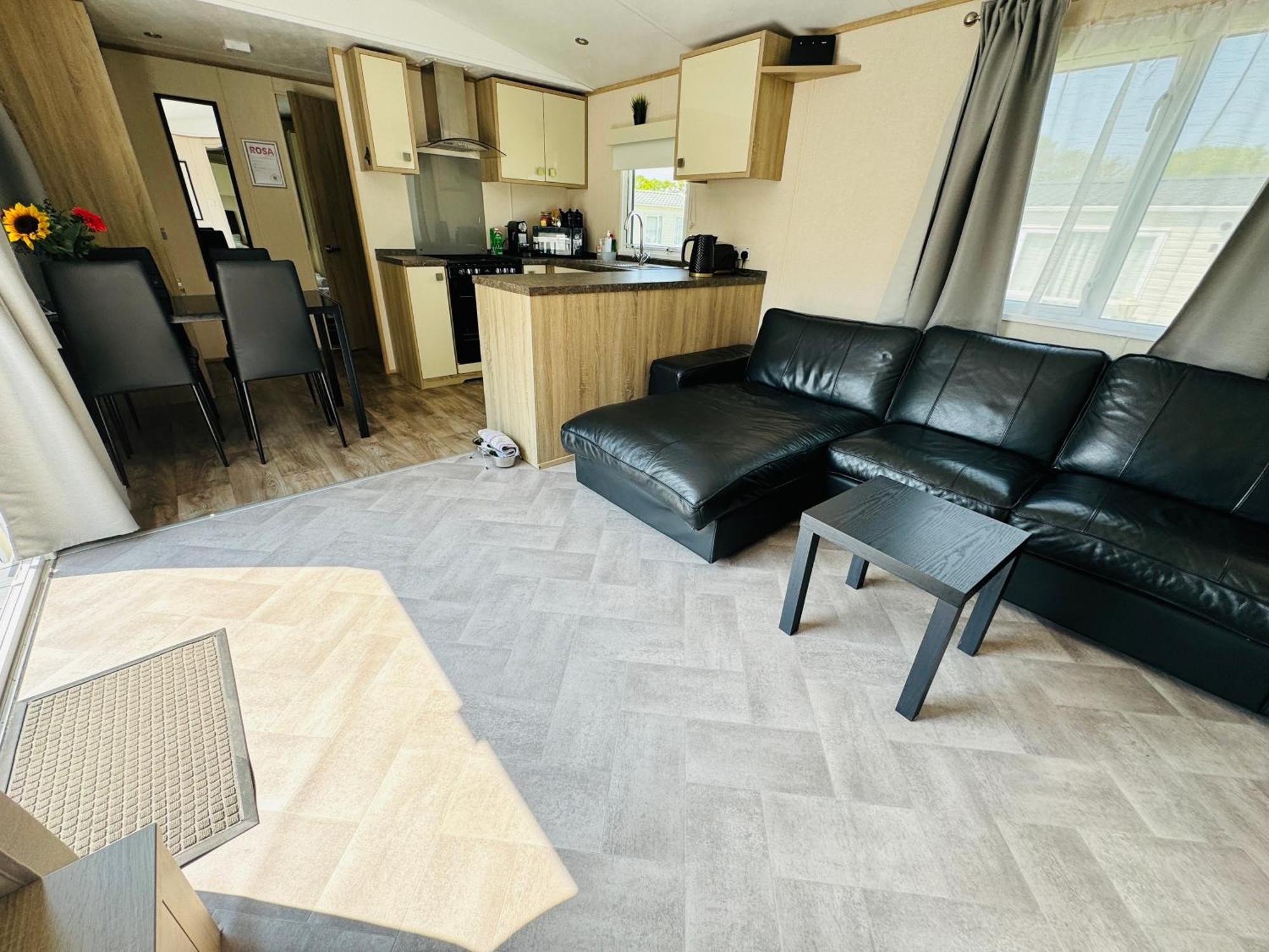 Rosa - Bournemouth Holiday Home Уимборн-Минстер Экстерьер фото